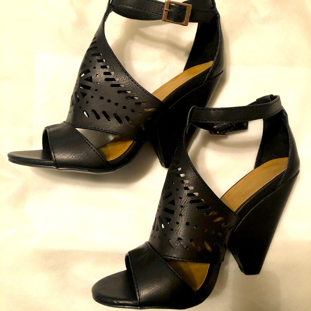 Bamboo Heel Sandals Size 6 1/2 6.5